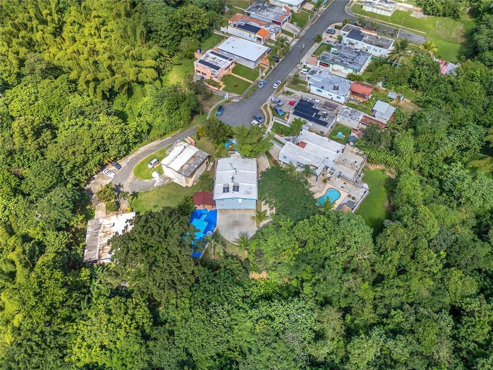 For Sale: $600,000 (6 beds, 5 baths, 3726 Square Feet)