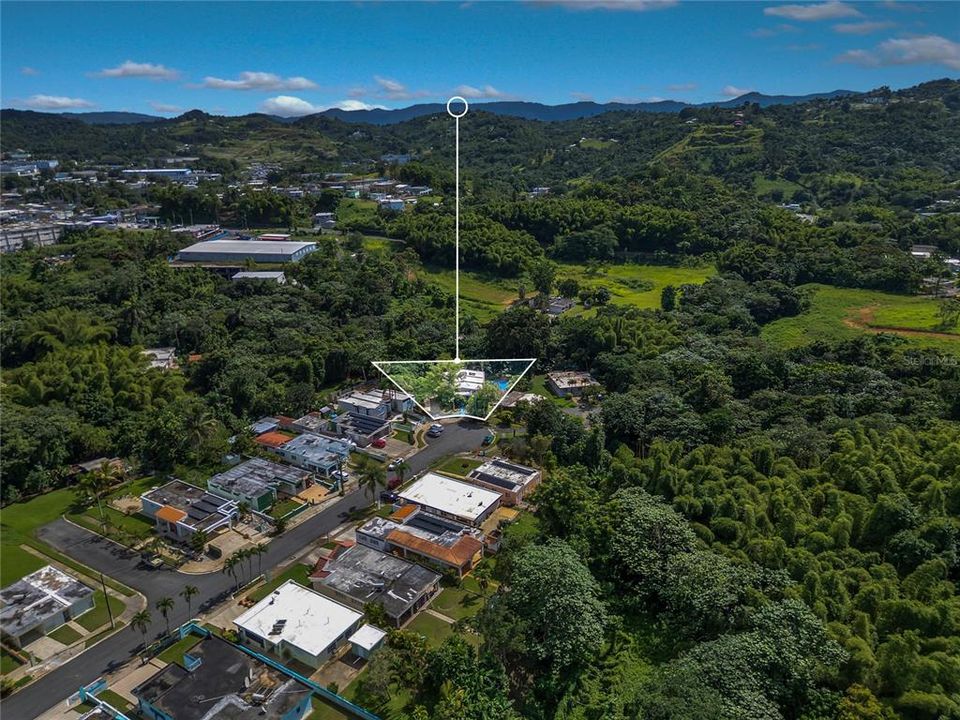 For Sale: $600,000 (6 beds, 5 baths, 3726 Square Feet)