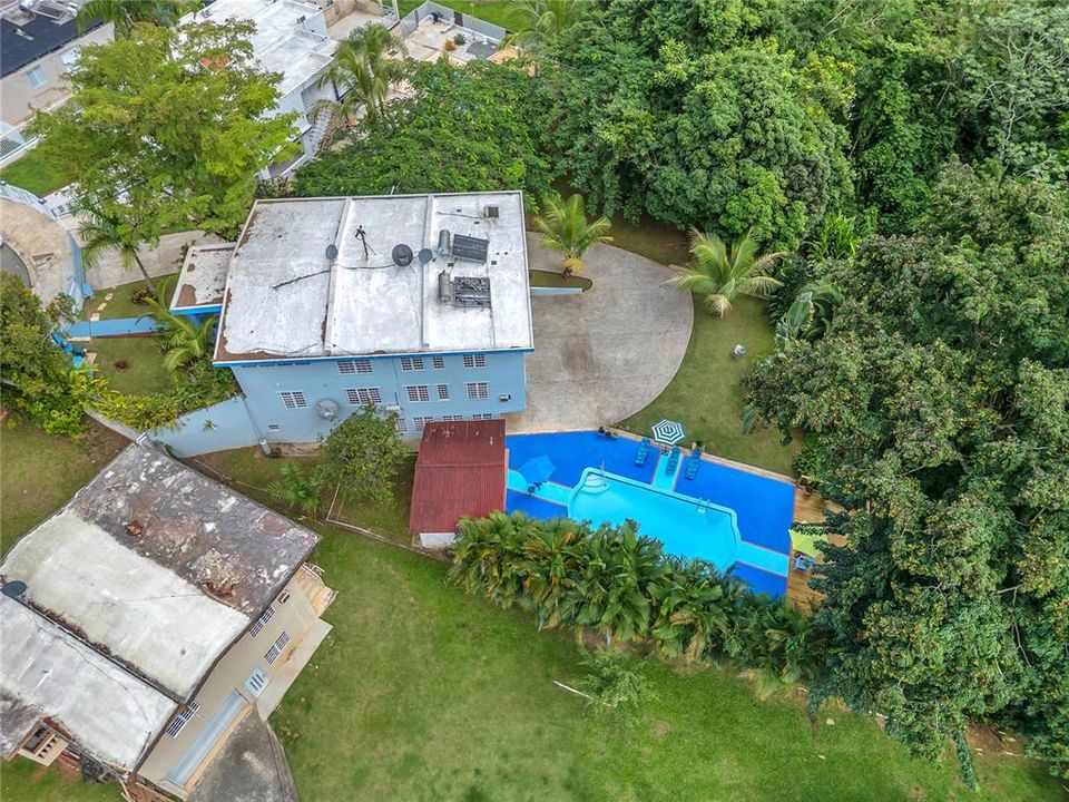 For Sale: $600,000 (6 beds, 5 baths, 3726 Square Feet)