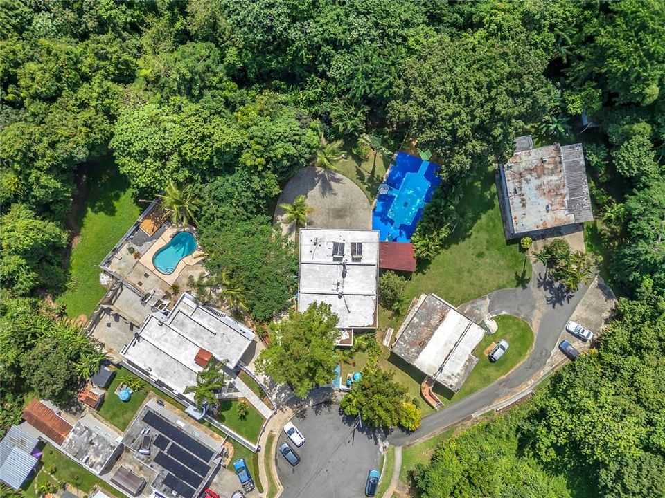 For Sale: $600,000 (6 beds, 5 baths, 3726 Square Feet)