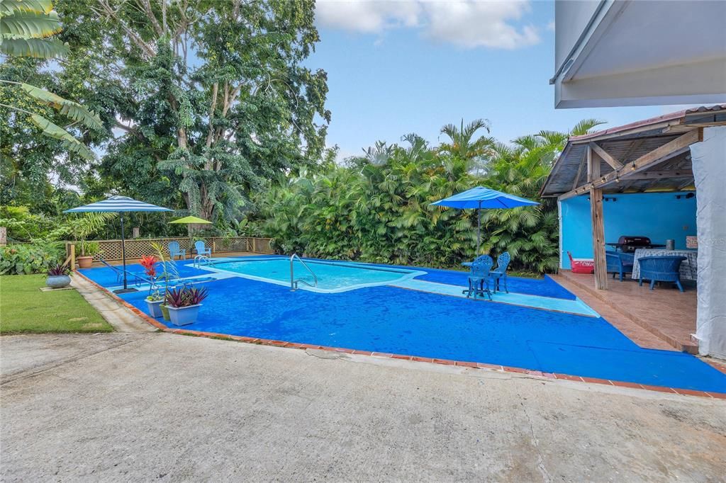 For Sale: $600,000 (6 beds, 5 baths, 3726 Square Feet)