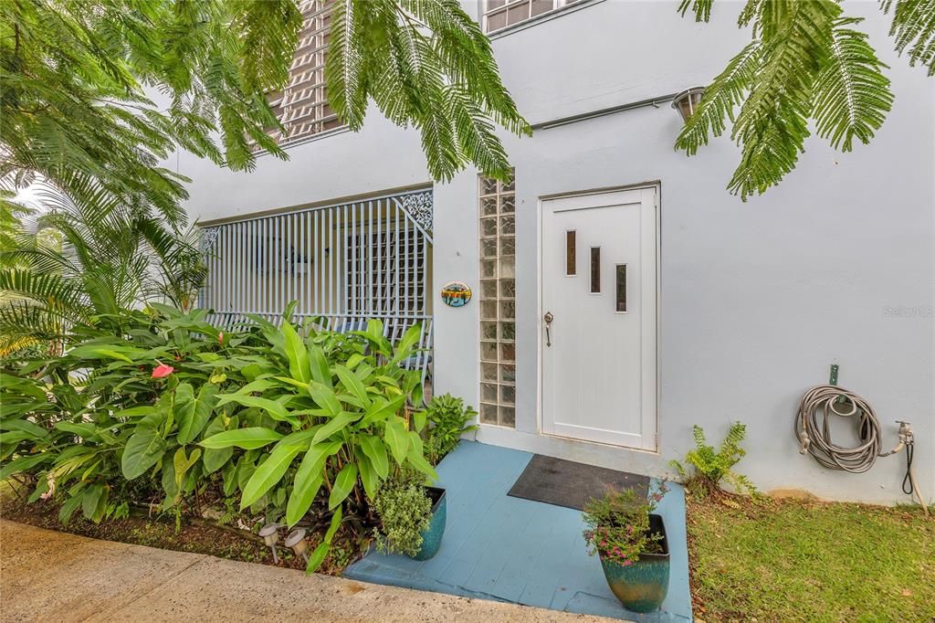 For Sale: $600,000 (6 beds, 5 baths, 3726 Square Feet)