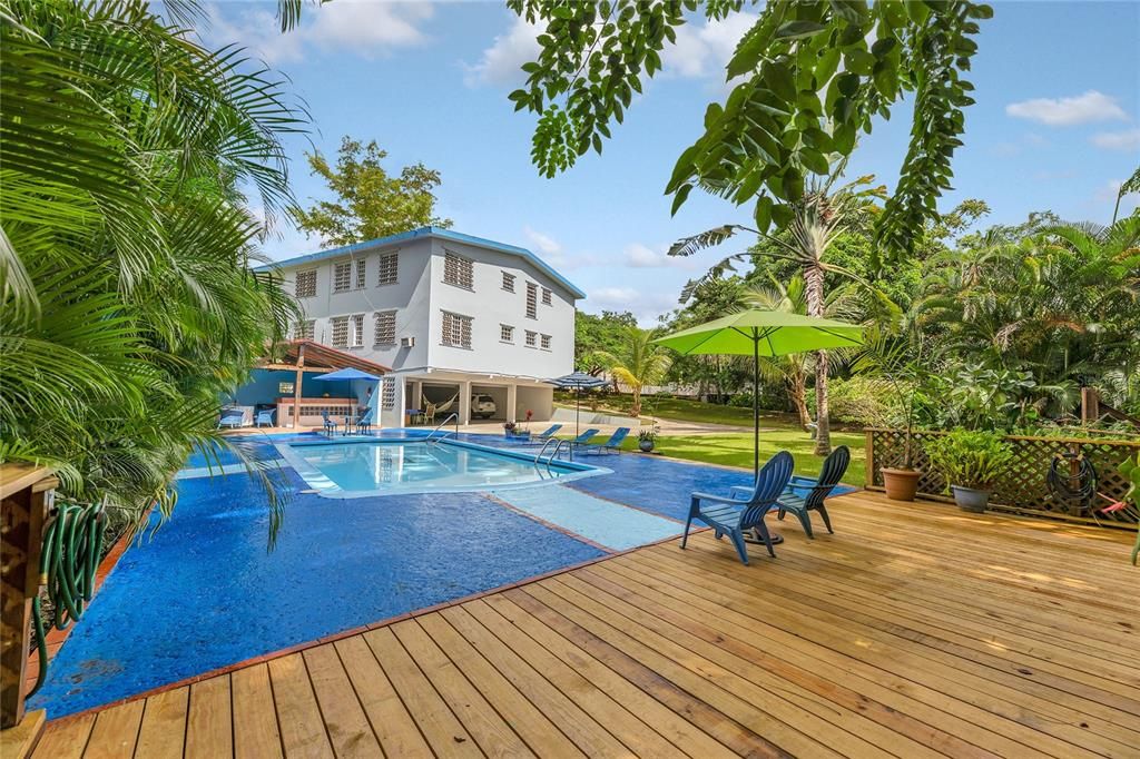 For Sale: $600,000 (6 beds, 5 baths, 3726 Square Feet)