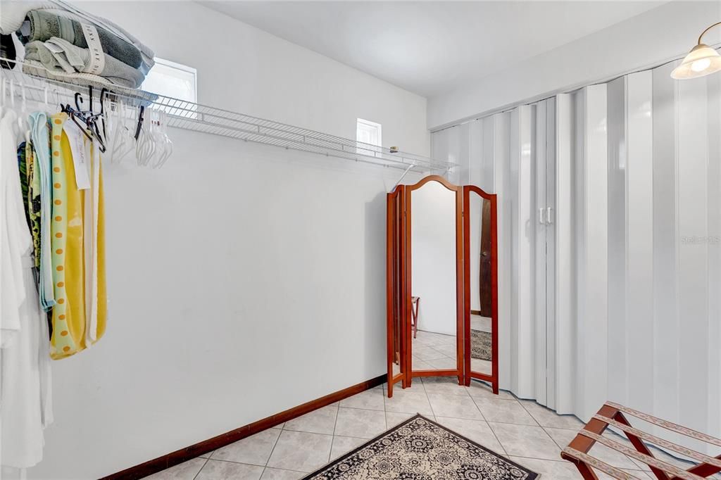 For Sale: $600,000 (6 beds, 5 baths, 3726 Square Feet)