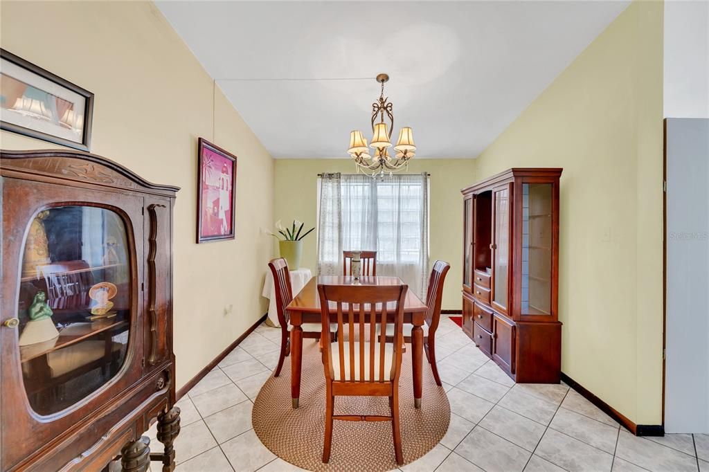 For Sale: $600,000 (6 beds, 5 baths, 3726 Square Feet)