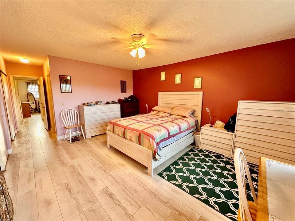 For Sale: $174,900 (2 beds, 2 baths, 1370 Square Feet)