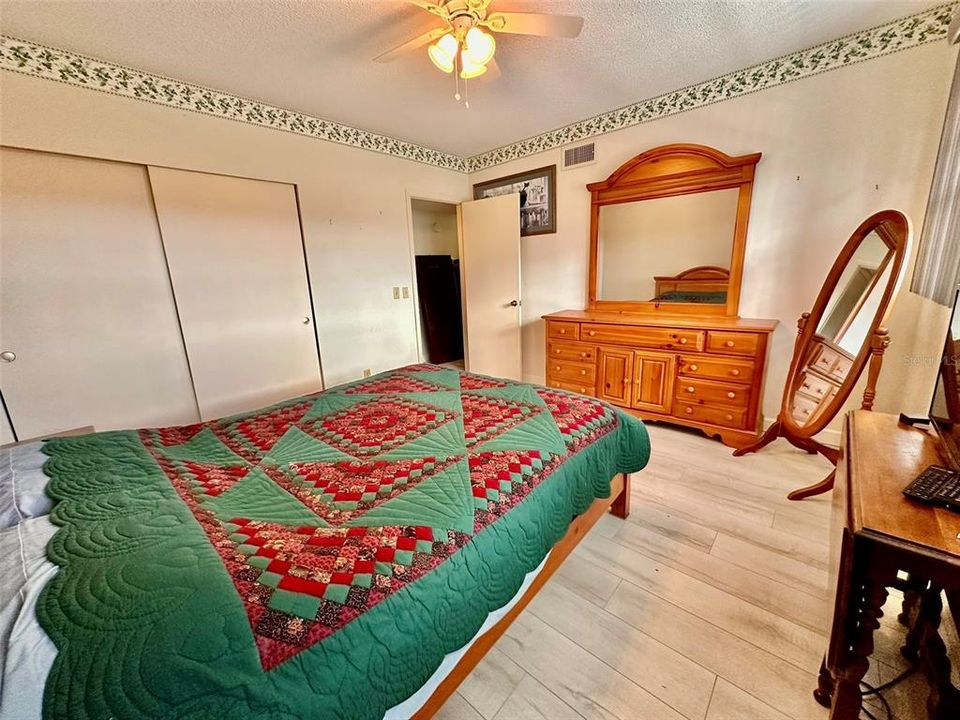 For Sale: $174,900 (2 beds, 2 baths, 1370 Square Feet)