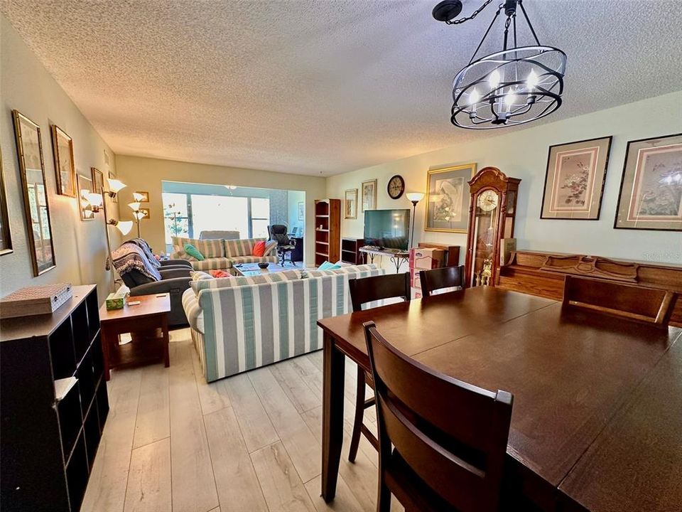 For Sale: $174,900 (2 beds, 2 baths, 1370 Square Feet)