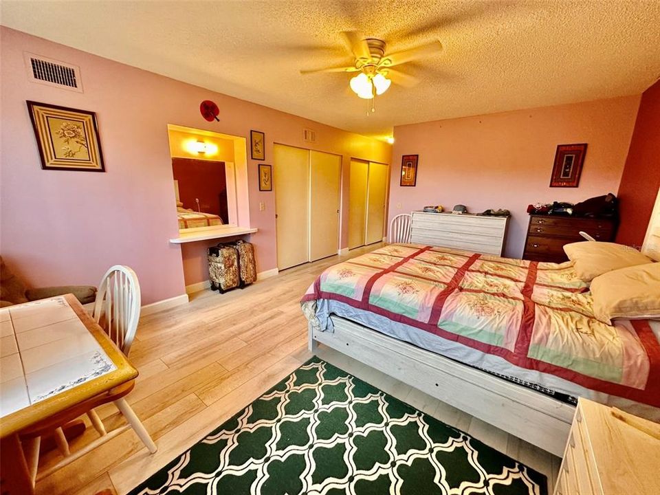 For Sale: $174,900 (2 beds, 2 baths, 1370 Square Feet)