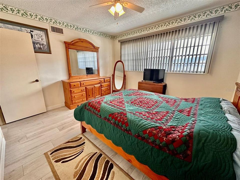 For Sale: $174,900 (2 beds, 2 baths, 1370 Square Feet)