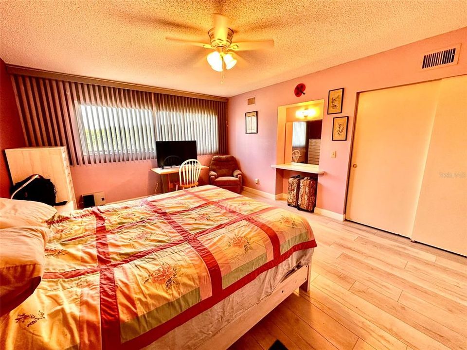 For Sale: $174,900 (2 beds, 2 baths, 1370 Square Feet)