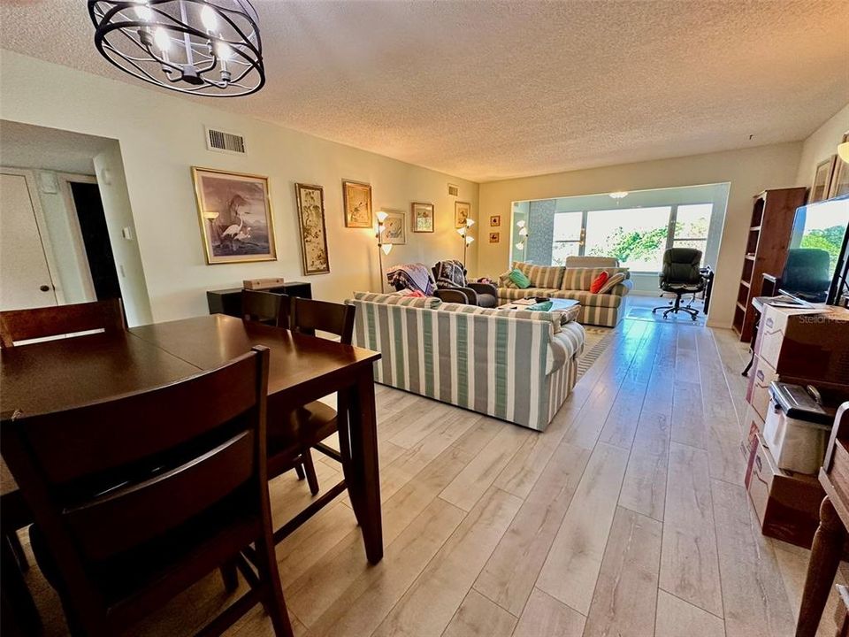 For Sale: $174,900 (2 beds, 2 baths, 1370 Square Feet)