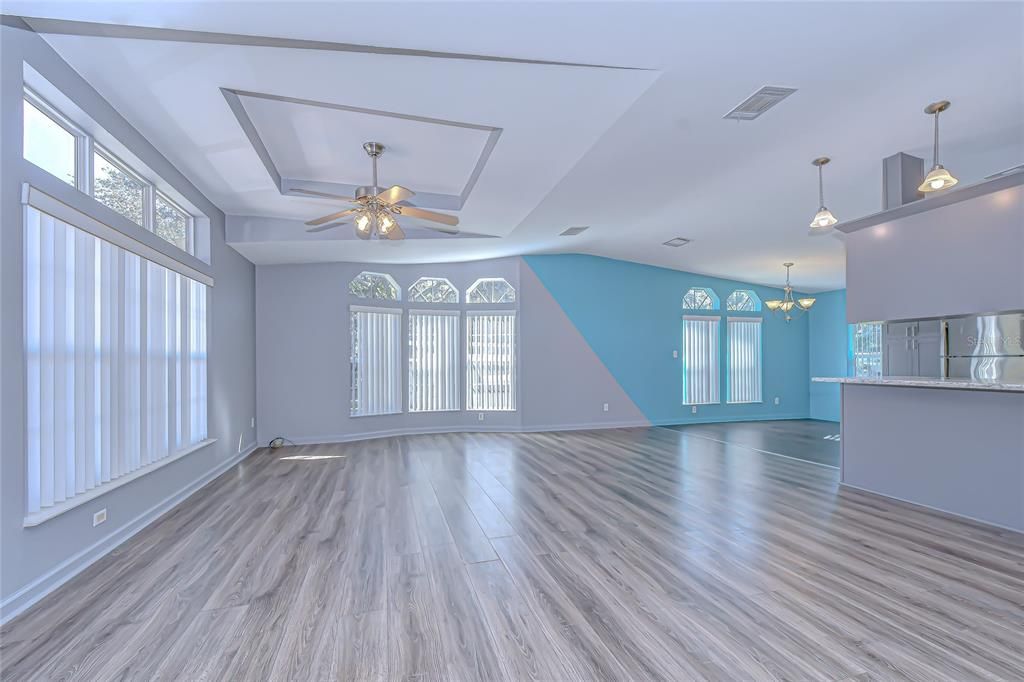 Под контрактом: $209,900 (2 спален, 2 ванн, 1581 Квадратных фут)