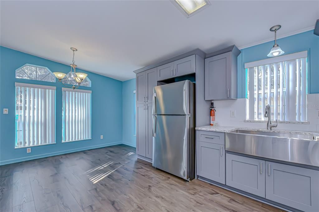 Под контрактом: $209,900 (2 спален, 2 ванн, 1581 Квадратных фут)