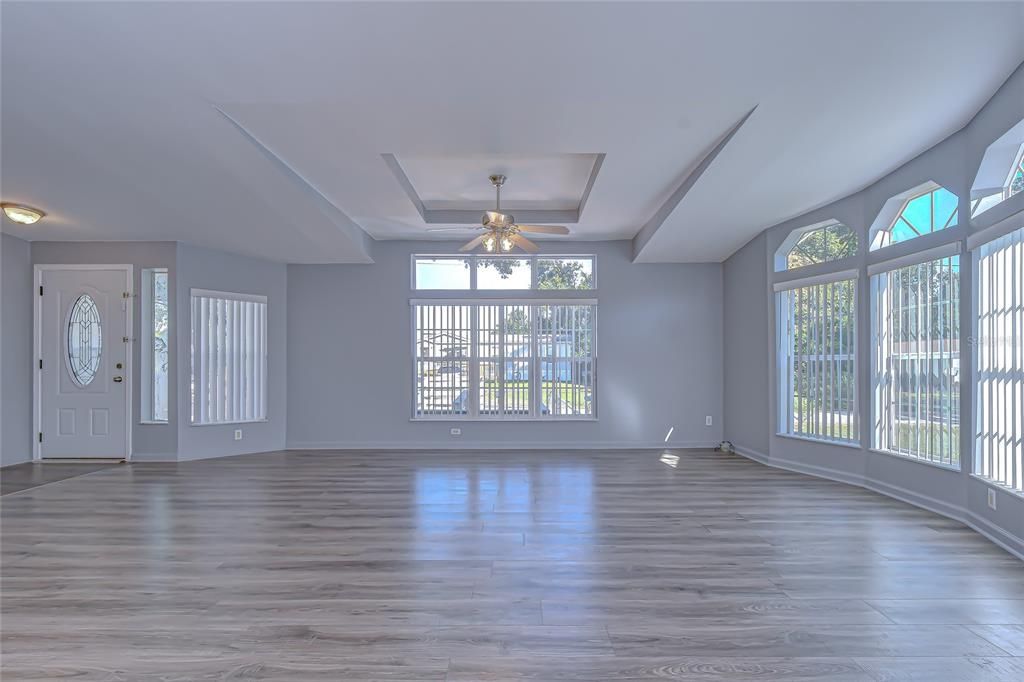 Под контрактом: $209,900 (2 спален, 2 ванн, 1581 Квадратных фут)