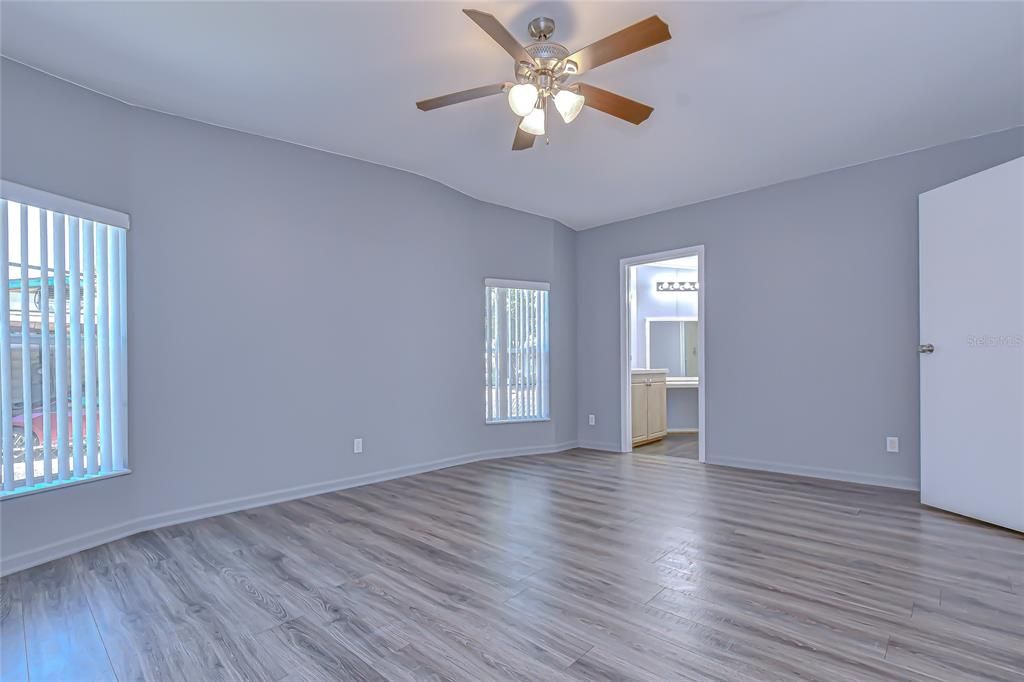 Под контрактом: $209,900 (2 спален, 2 ванн, 1581 Квадратных фут)