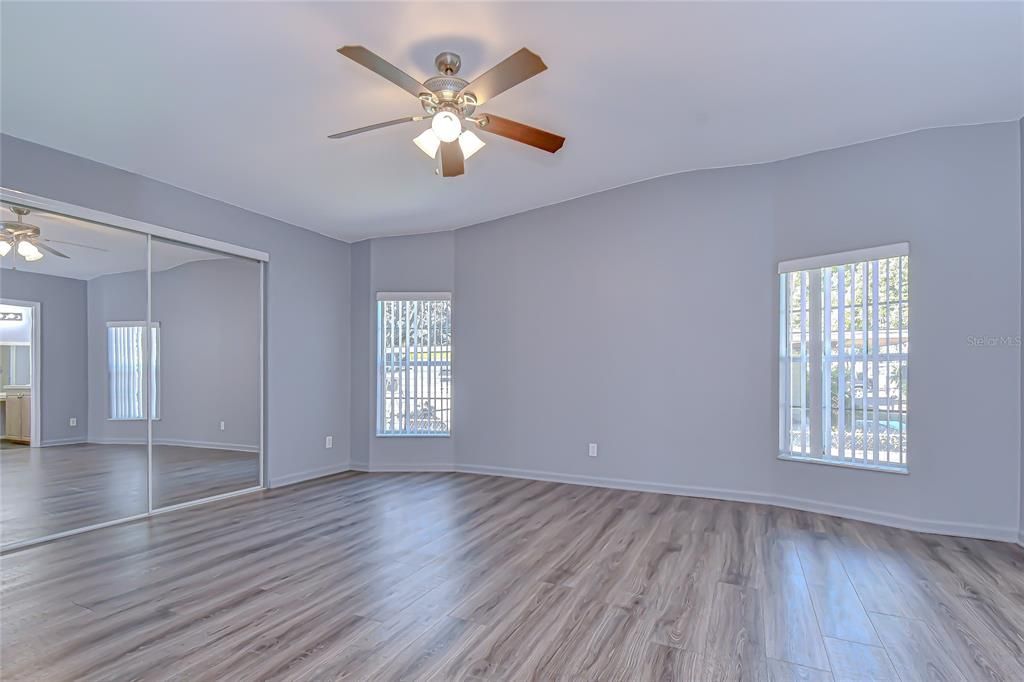 Под контрактом: $209,900 (2 спален, 2 ванн, 1581 Квадратных фут)