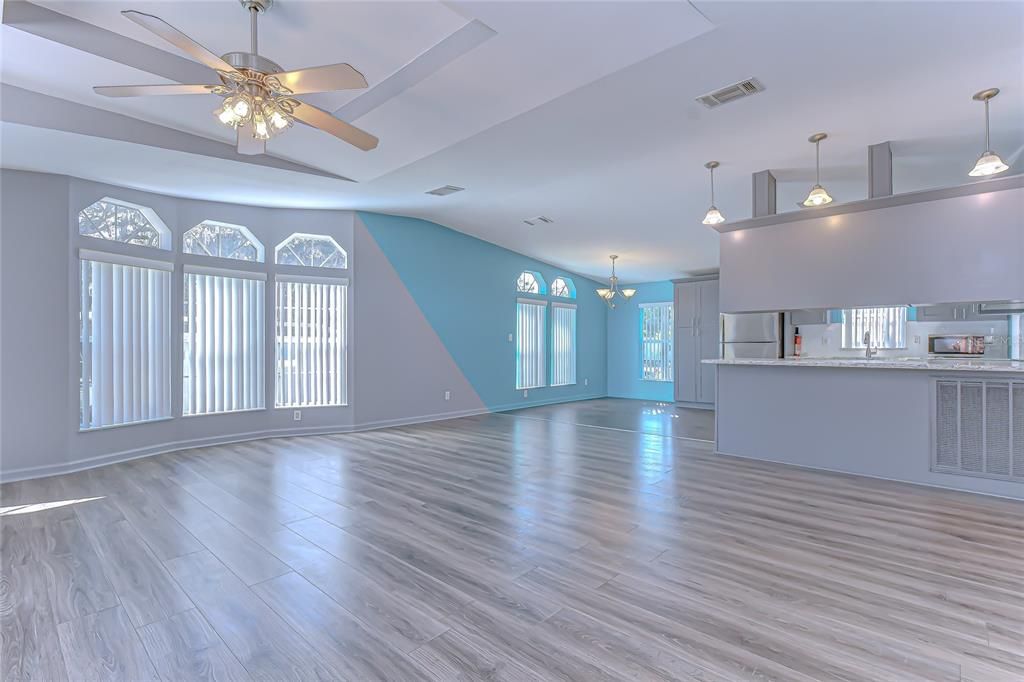 Под контрактом: $209,900 (2 спален, 2 ванн, 1581 Квадратных фут)