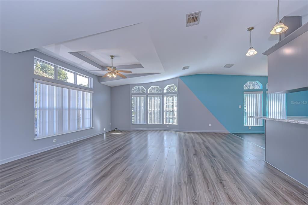 Под контрактом: $209,900 (2 спален, 2 ванн, 1581 Квадратных фут)