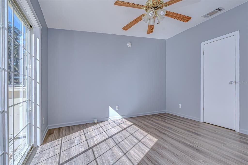 Под контрактом: $209,900 (2 спален, 2 ванн, 1581 Квадратных фут)