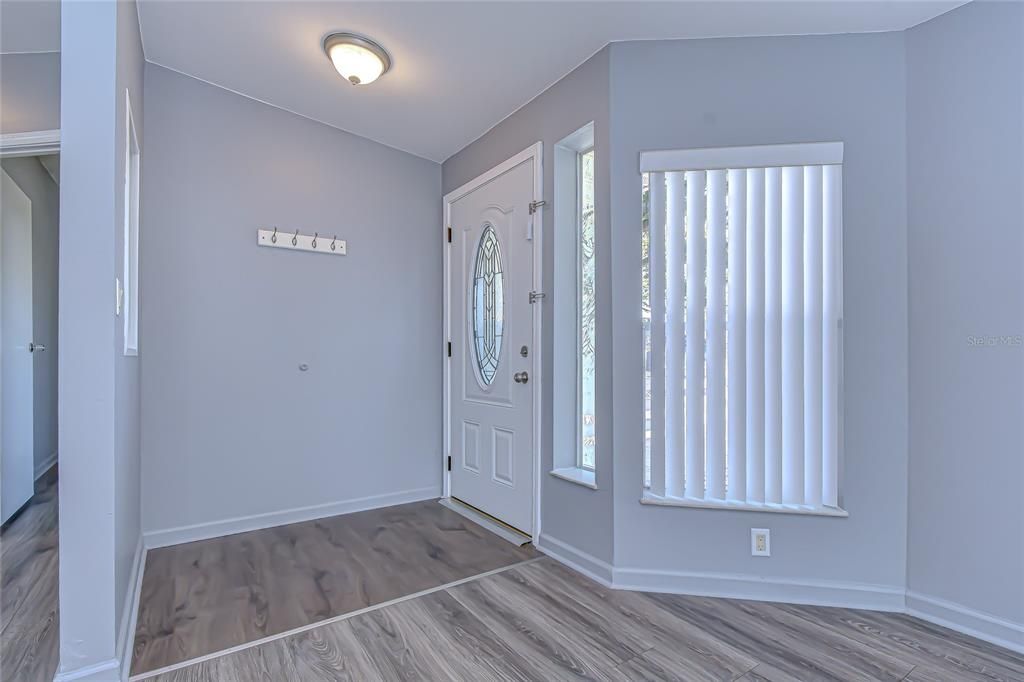 Под контрактом: $209,900 (2 спален, 2 ванн, 1581 Квадратных фут)