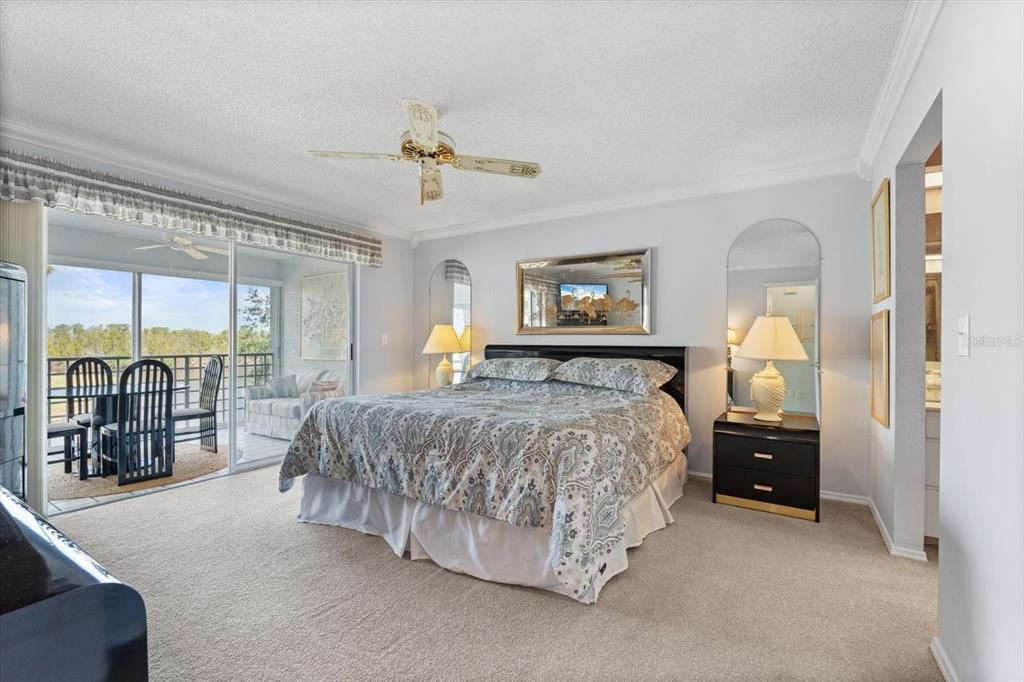 For Sale: $349,900 (2 beds, 2 baths, 1134 Square Feet)