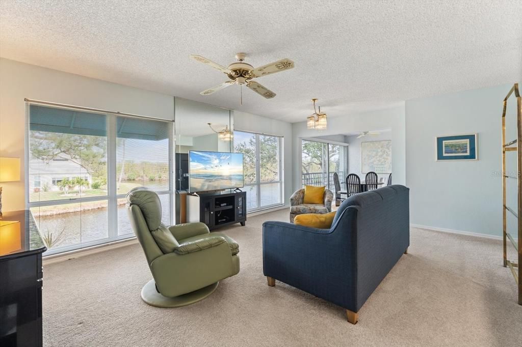 For Sale: $349,900 (2 beds, 2 baths, 1134 Square Feet)