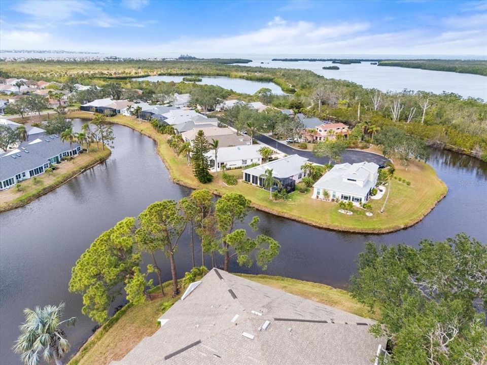 For Sale: $349,900 (2 beds, 2 baths, 1134 Square Feet)