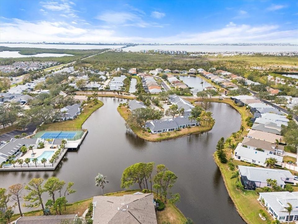 For Sale: $349,900 (2 beds, 2 baths, 1134 Square Feet)