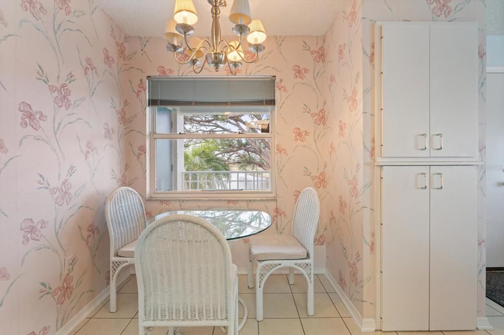 For Sale: $349,900 (2 beds, 2 baths, 1134 Square Feet)