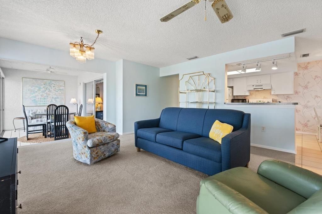 For Sale: $349,900 (2 beds, 2 baths, 1134 Square Feet)