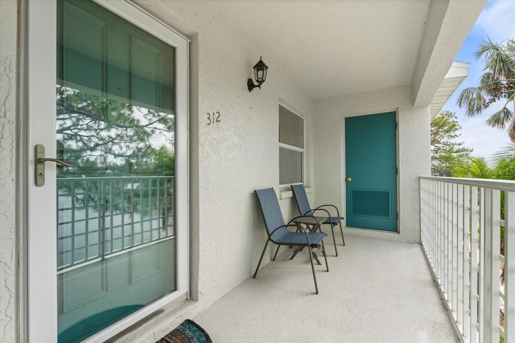 For Sale: $349,900 (2 beds, 2 baths, 1134 Square Feet)
