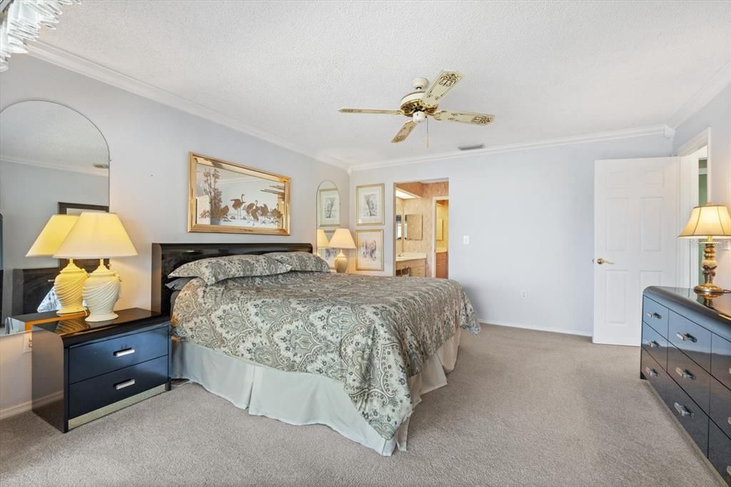 For Sale: $349,900 (2 beds, 2 baths, 1134 Square Feet)