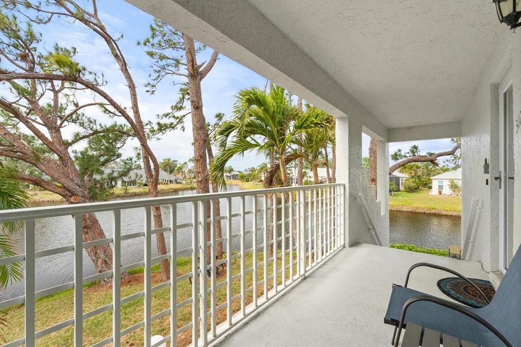 For Sale: $349,900 (2 beds, 2 baths, 1134 Square Feet)