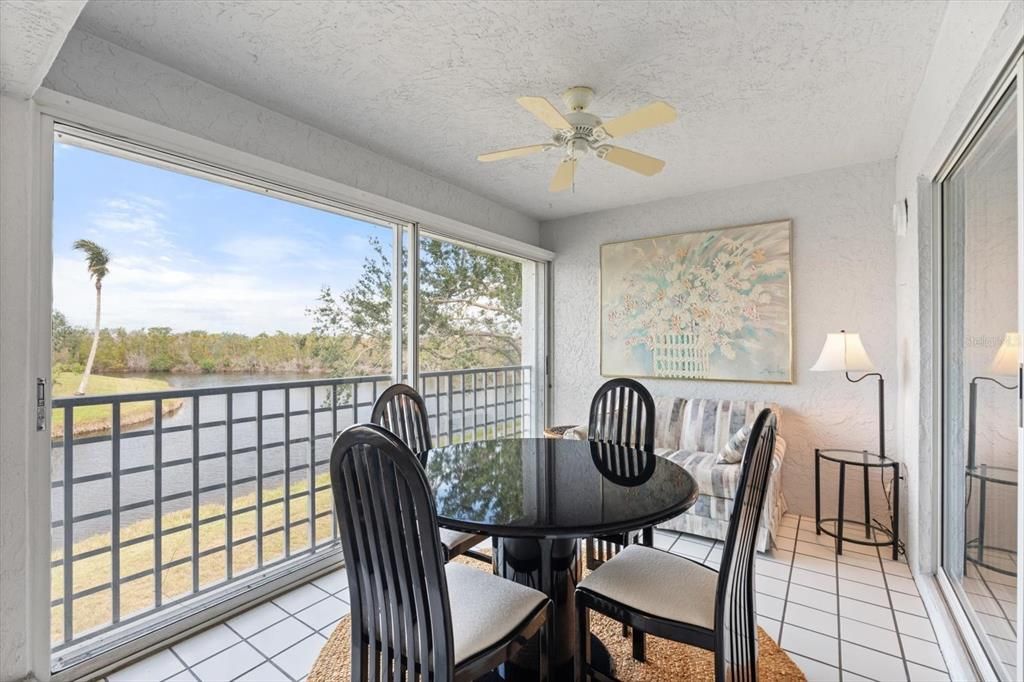 For Sale: $349,900 (2 beds, 2 baths, 1134 Square Feet)