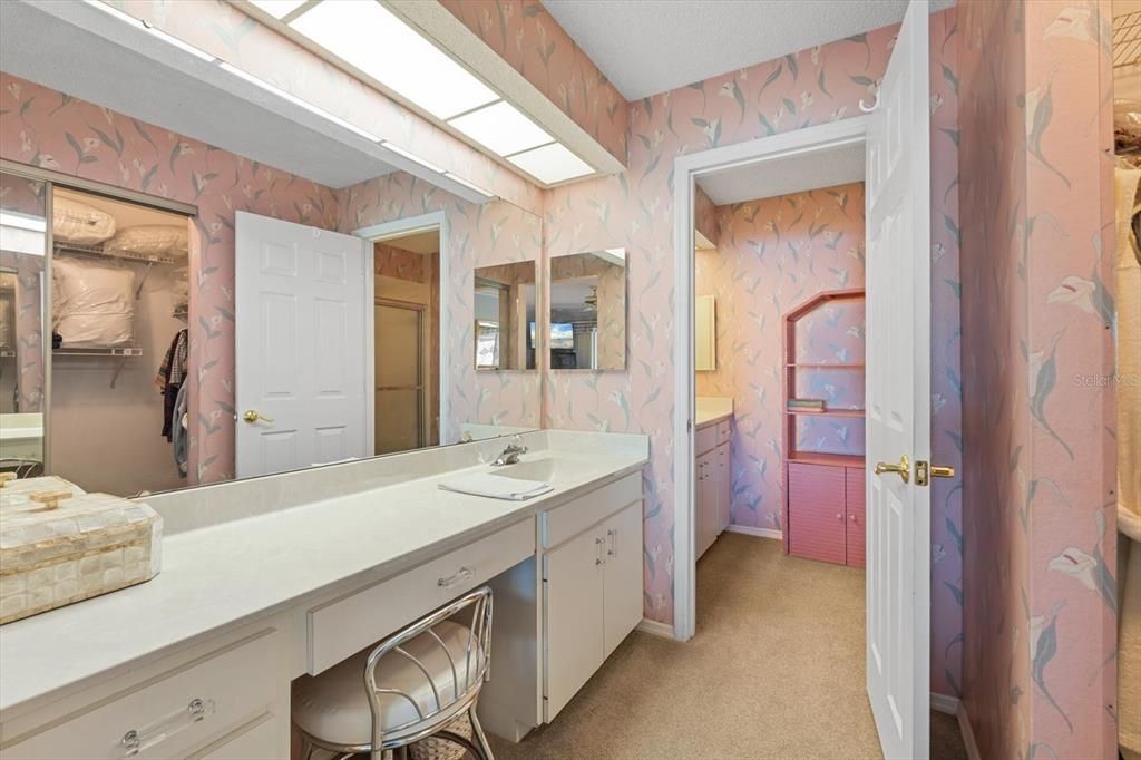 For Sale: $349,900 (2 beds, 2 baths, 1134 Square Feet)