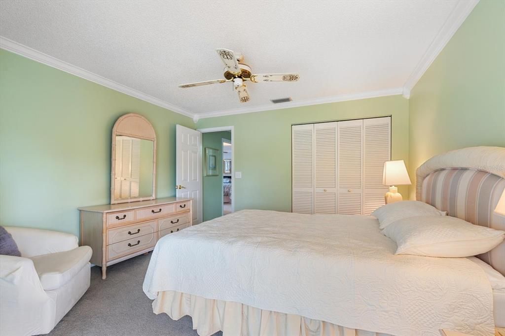 For Sale: $349,900 (2 beds, 2 baths, 1134 Square Feet)