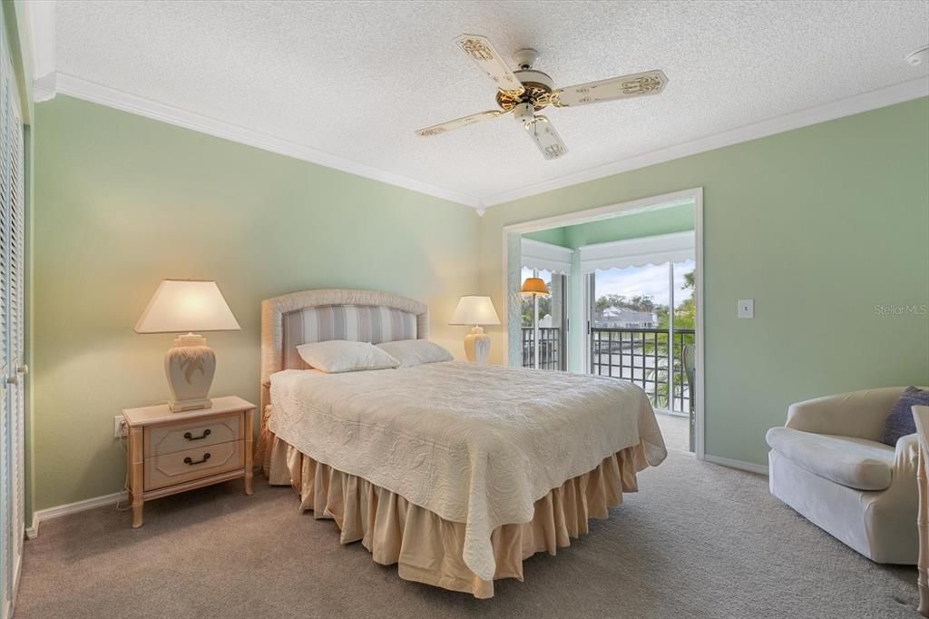 For Sale: $349,900 (2 beds, 2 baths, 1134 Square Feet)