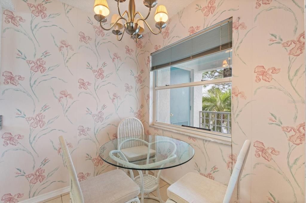 For Sale: $349,900 (2 beds, 2 baths, 1134 Square Feet)