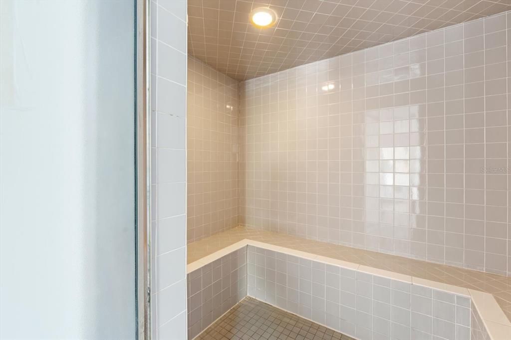 For Sale: $349,900 (2 beds, 2 baths, 1134 Square Feet)