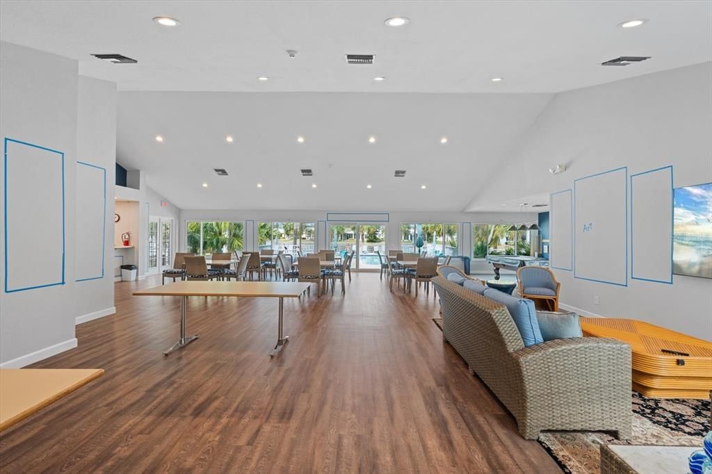 For Sale: $349,900 (2 beds, 2 baths, 1134 Square Feet)