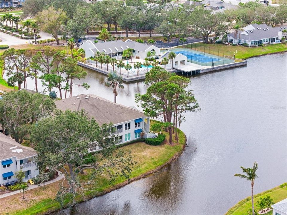 For Sale: $349,900 (2 beds, 2 baths, 1134 Square Feet)