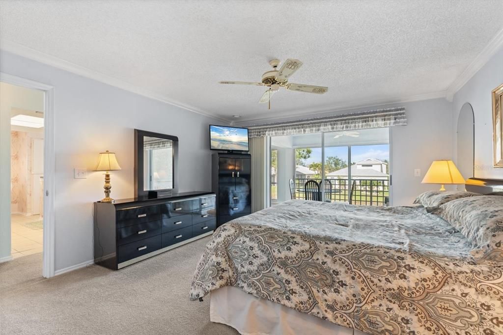 For Sale: $349,900 (2 beds, 2 baths, 1134 Square Feet)