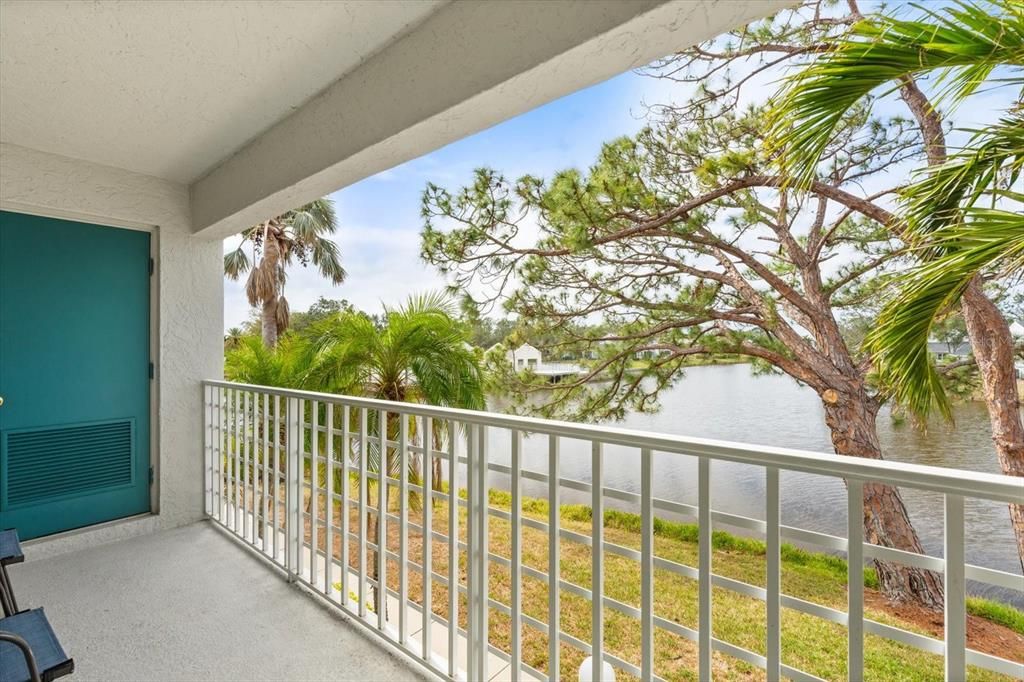 For Sale: $349,900 (2 beds, 2 baths, 1134 Square Feet)