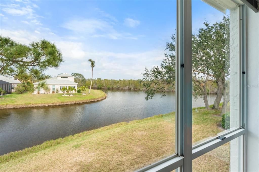 For Sale: $349,900 (2 beds, 2 baths, 1134 Square Feet)