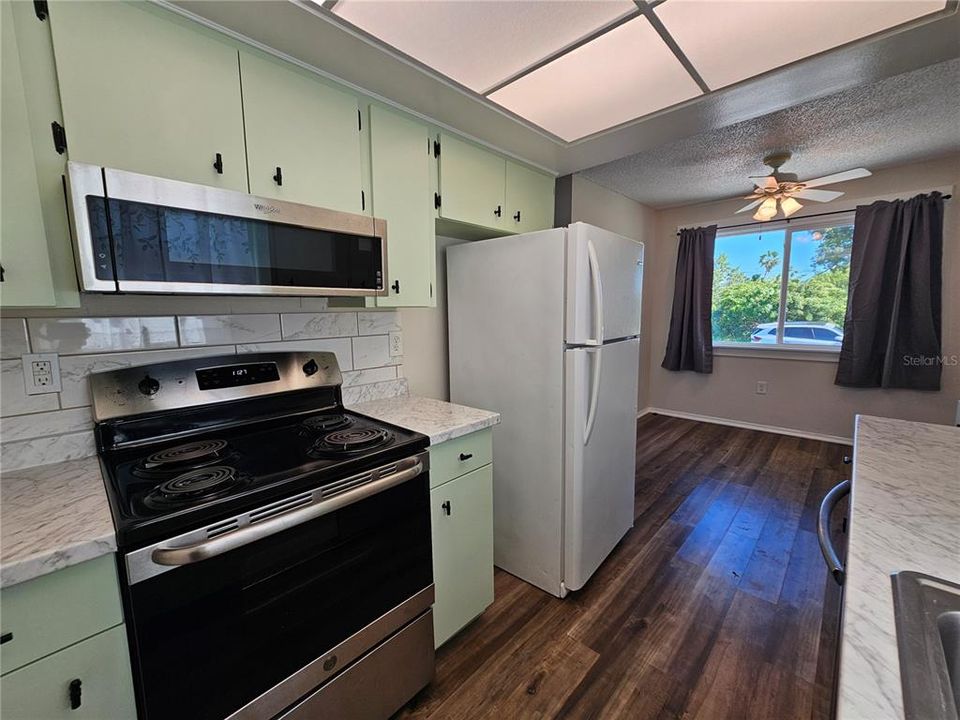 For Rent: $1,650 (2 beds, 2 baths, 957 Square Feet)