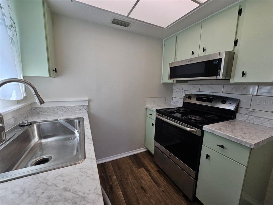 For Rent: $1,650 (2 beds, 2 baths, 957 Square Feet)