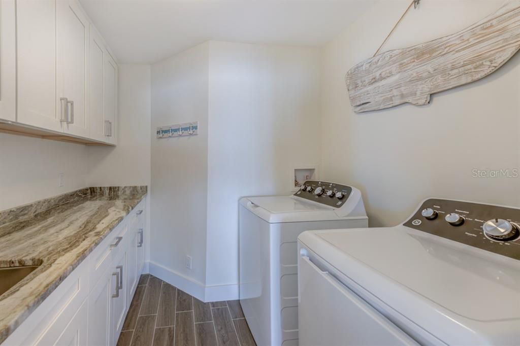 En Venta: $1,745,000 (4 camas, 2 baños, 2793 Pies cuadrados)