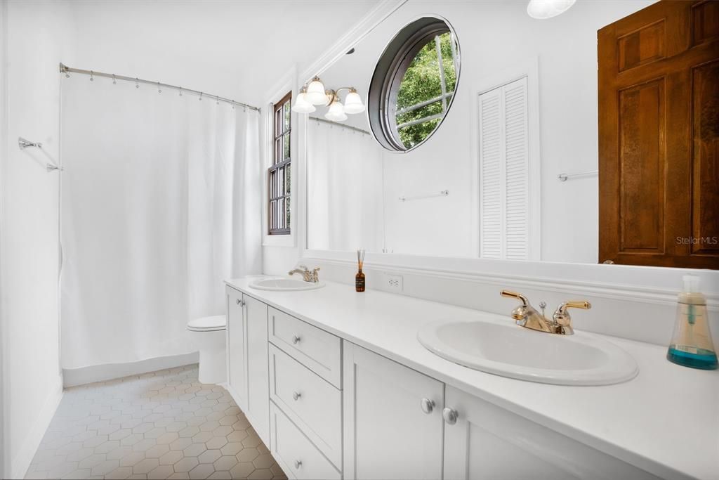 For Rent: $8,500 (4 beds, 3 baths, 2476 Square Feet)