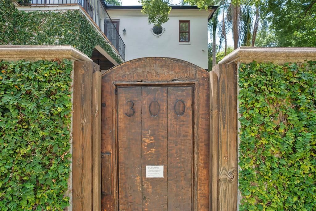 For Rent: $8,500 (4 beds, 3 baths, 2476 Square Feet)